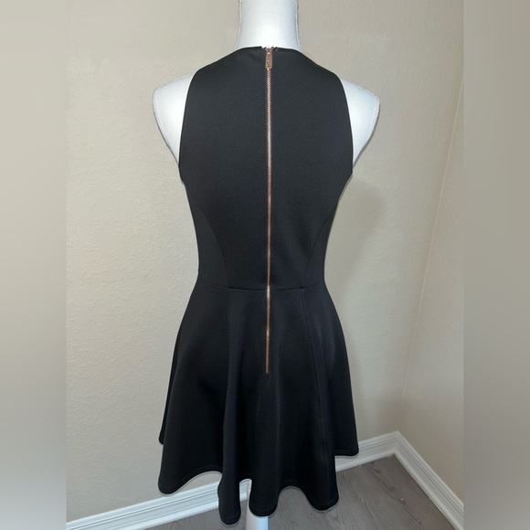 Ted Baker London ‘Preeny’ Scuba Black Dress - Picture 5 of 10
